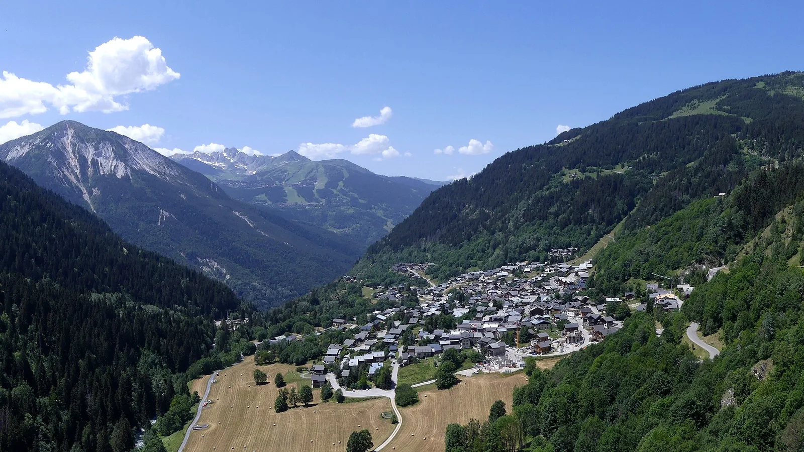 West-facing panorama over Champagny-en-Vanoise valley and surrounding peaks